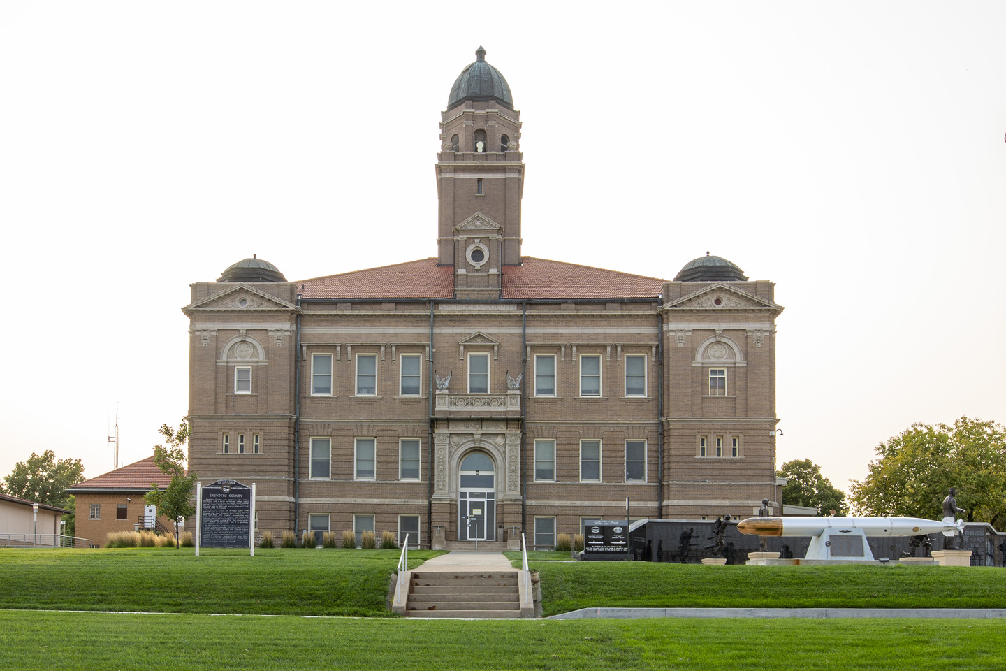 PromoPhoto_SaundersCountyCourthouse_2.jpg